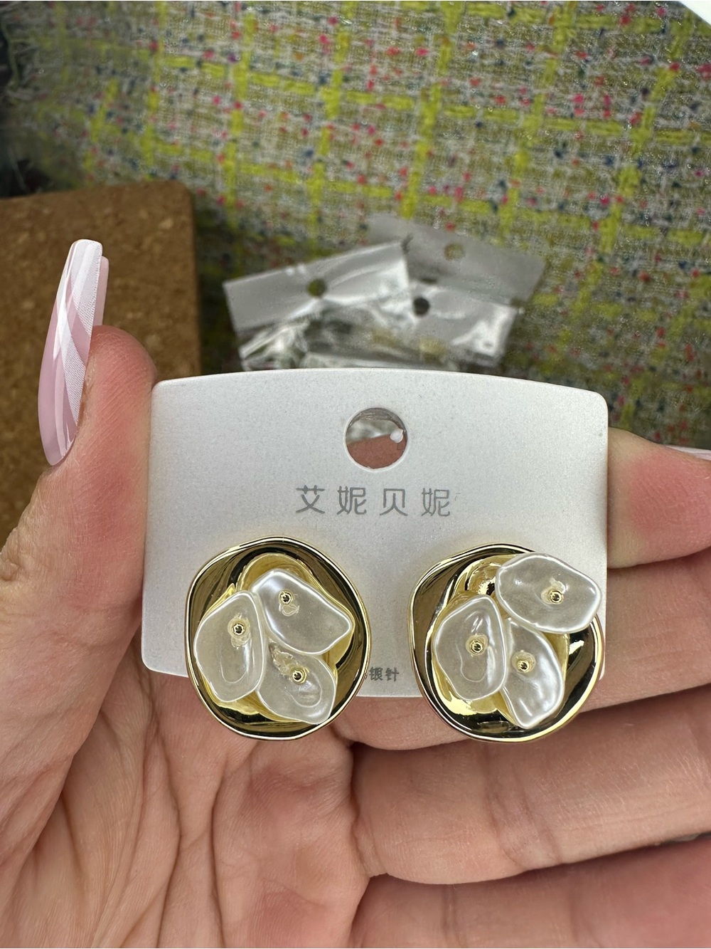 A great Gold and White Floral Drop Stud Earrings - Elegant Women Jewelry
